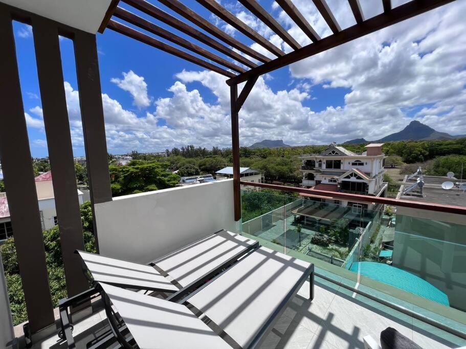 Top-Floor Modern 3Bd Penthouse With Beautiful Mountain View Terrace - 5 Min Walk To Beach Flic-en-Flacq Extérieur photo