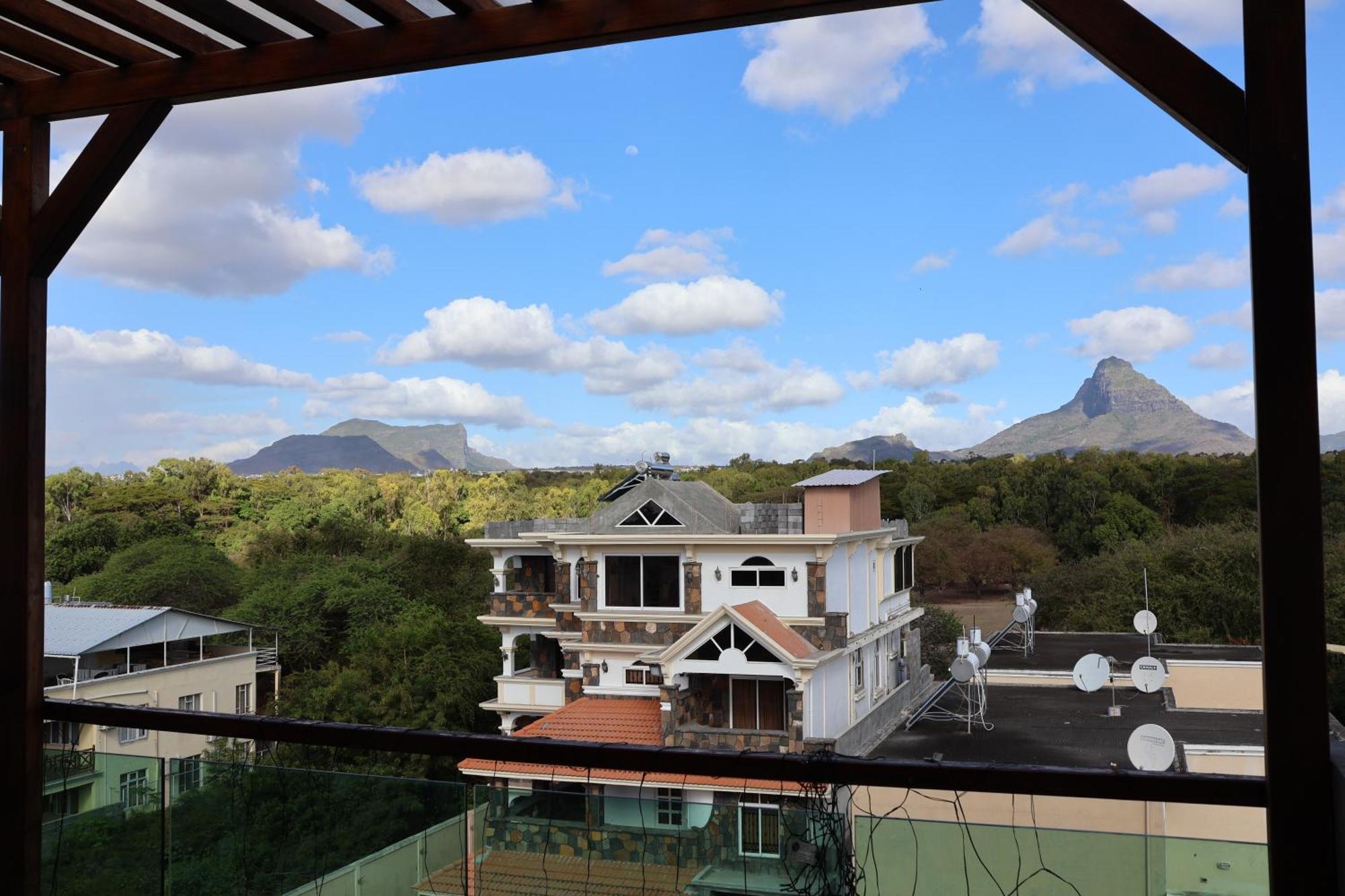 Top-Floor Modern 3Bd Penthouse With Beautiful Mountain View Terrace - 5 Min Walk To Beach Flic-en-Flacq Extérieur photo